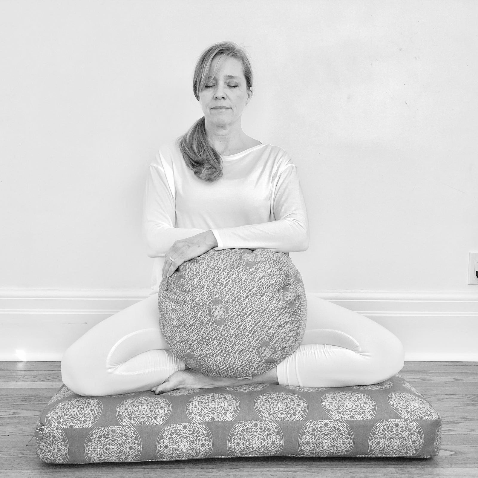 Meditation Cushion for Optimal Comfort and Effortless Upright Sitting